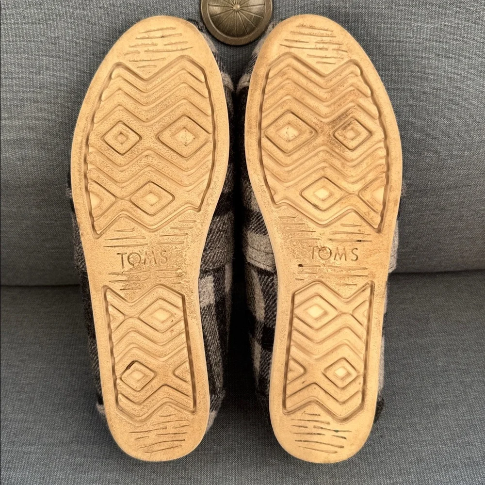 TOMS Women’s Size 6 Black White Plaid Slip-On Shoes Faux Fur Lined - Picture 9 of 9